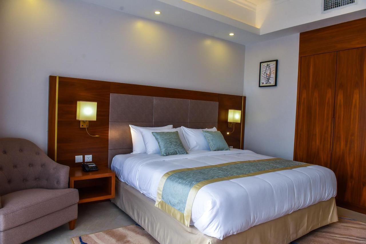 Admas Grand Hotel Ентебе Екстериор снимка