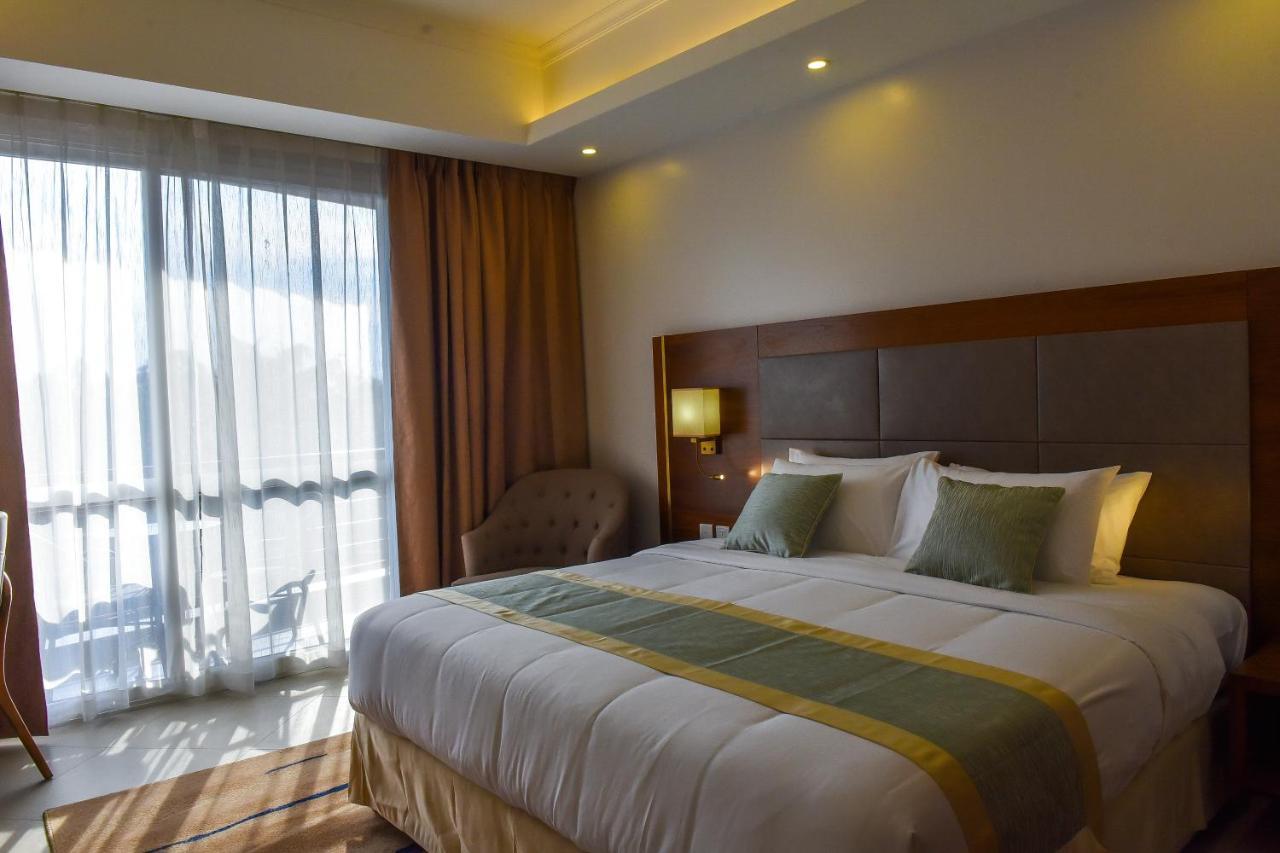 Admas Grand Hotel Ентебе Екстериор снимка