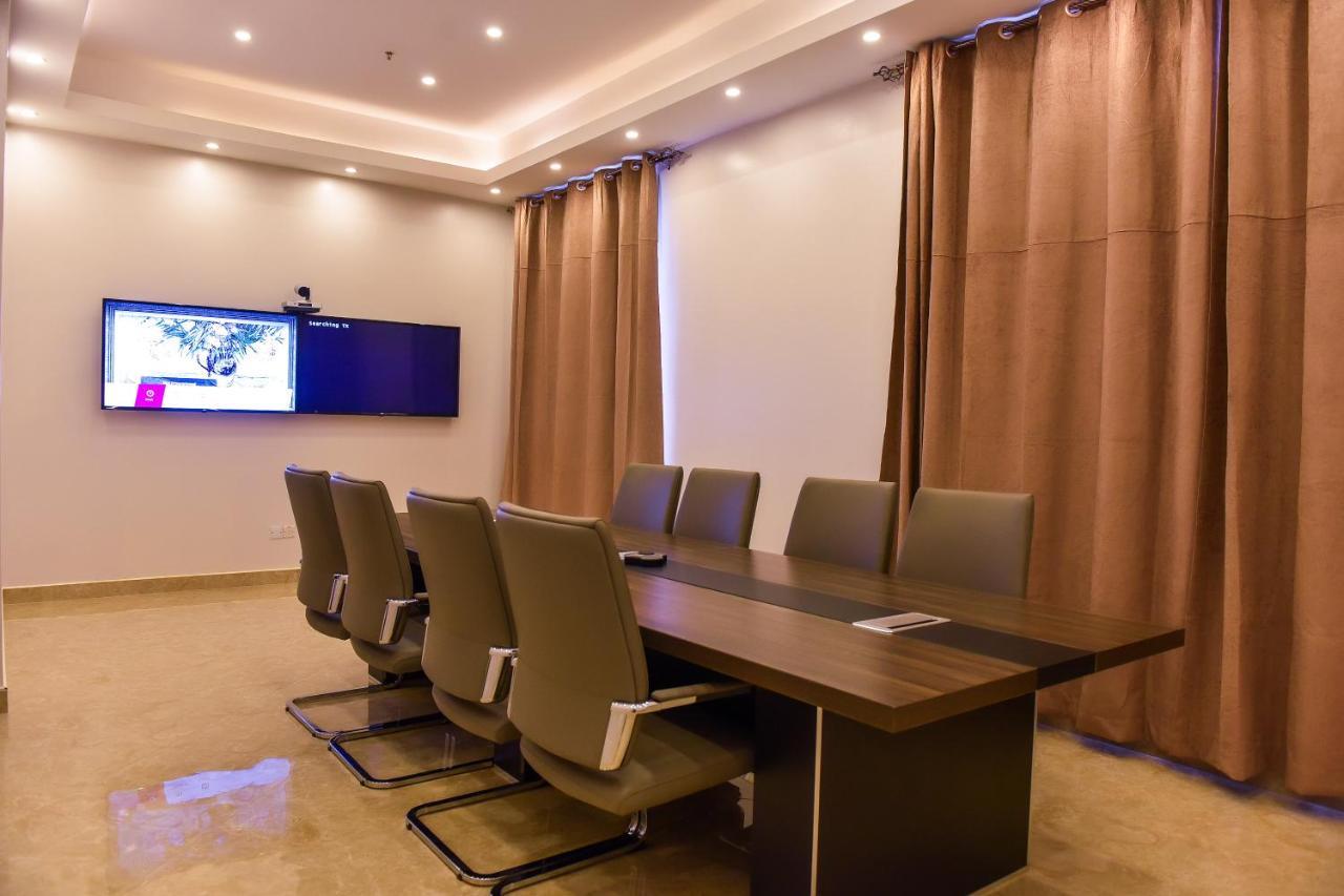 Admas Grand Hotel Ентебе Екстериор снимка