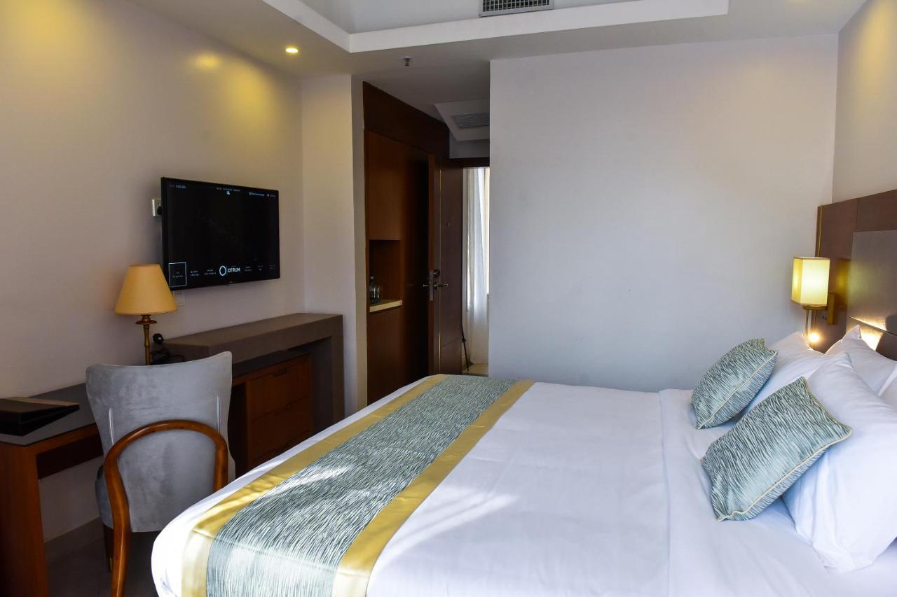 Admas Grand Hotel Ентебе Екстериор снимка