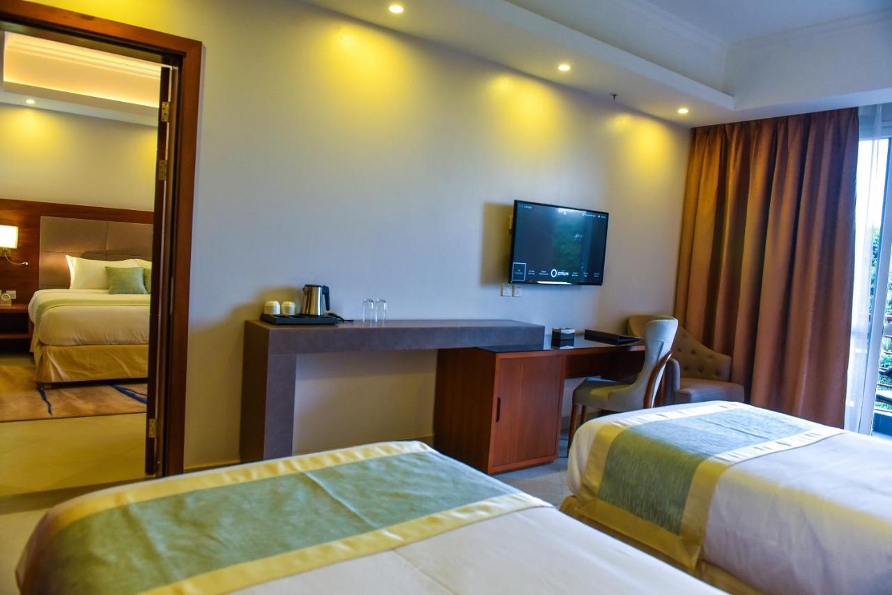 Admas Grand Hotel Ентебе Екстериор снимка