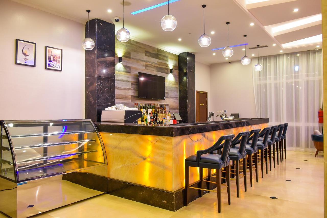 Admas Grand Hotel Ентебе Екстериор снимка