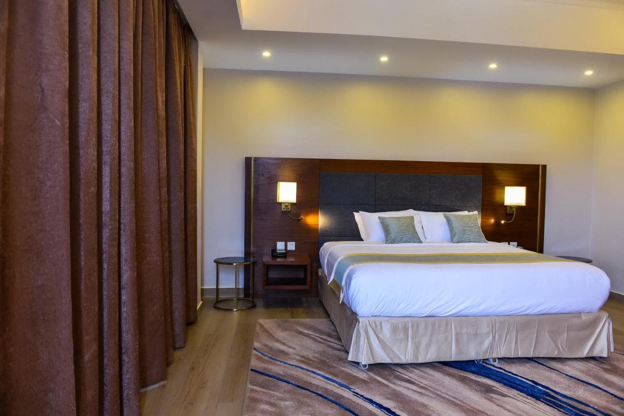 Admas Grand Hotel Ентебе Екстериор снимка